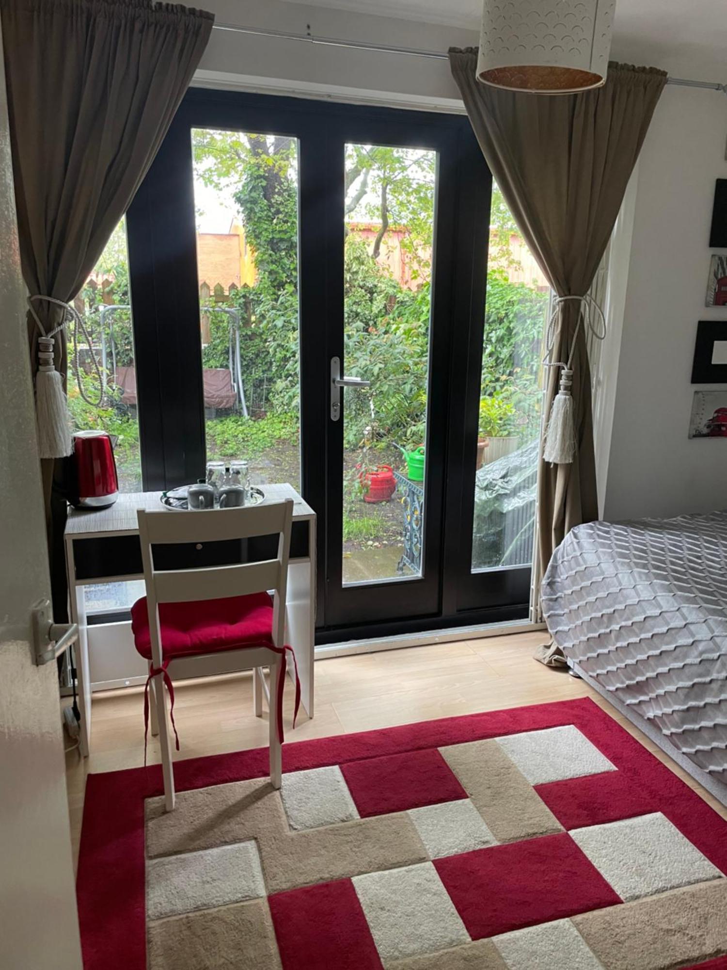 Charming Bedroom With Garden Casa de hóspedes *